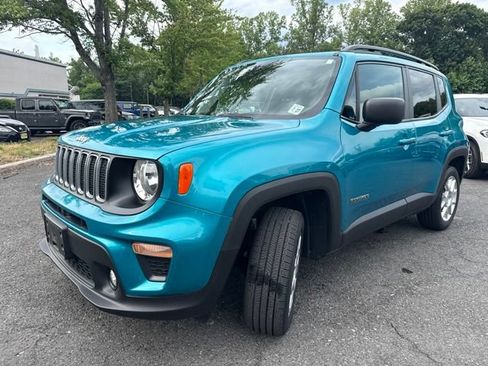 Used 2022 Jeep Renegade Latitude w/ Convenience Group AWD/4WD image 3