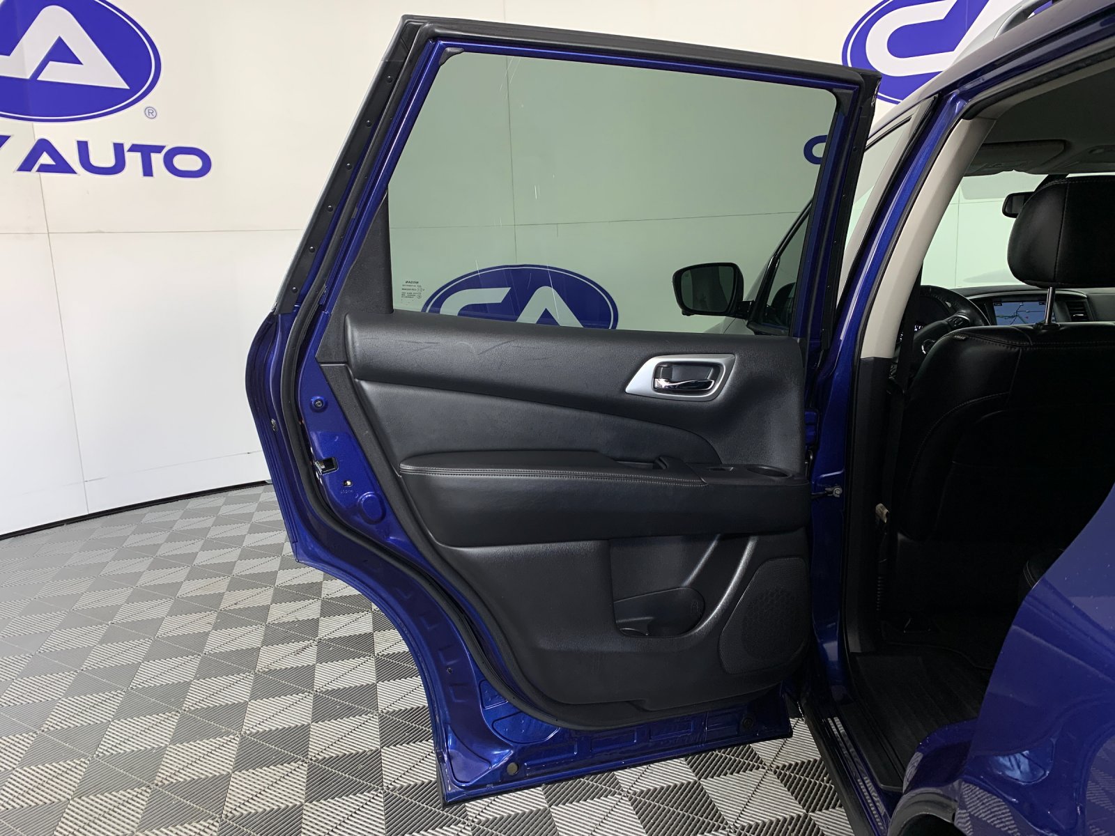 Used 2020 Nissan Pathfinder SL FWD image 30