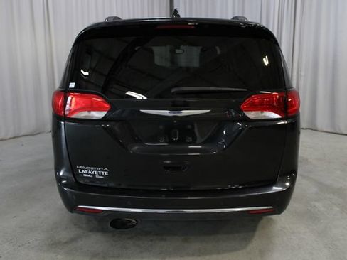 Used 2018 Chrysler Pacifica Touring-L Plus FWD image 34