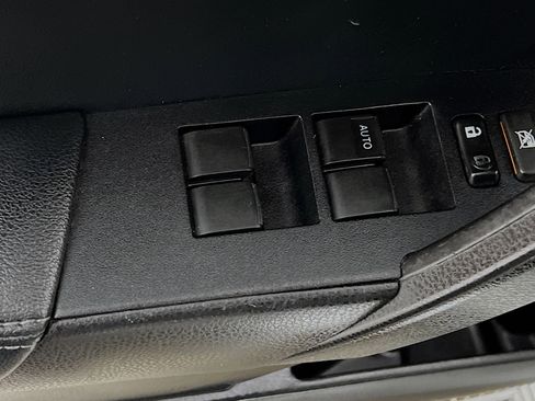 Used 2017 Toyota Corolla SE image 17