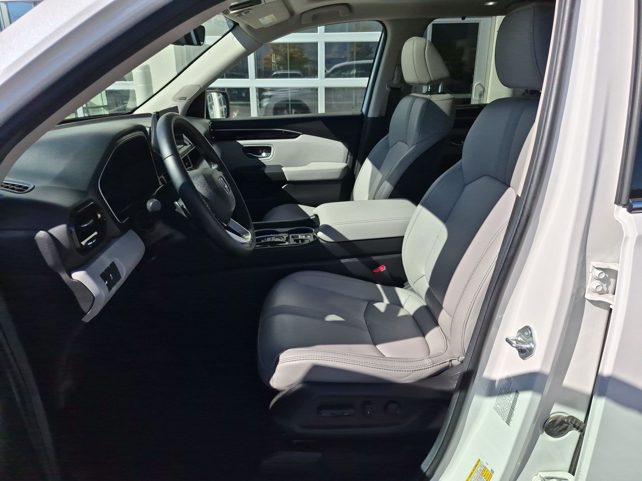 Certified 2025 Honda Pilot Touring image 17