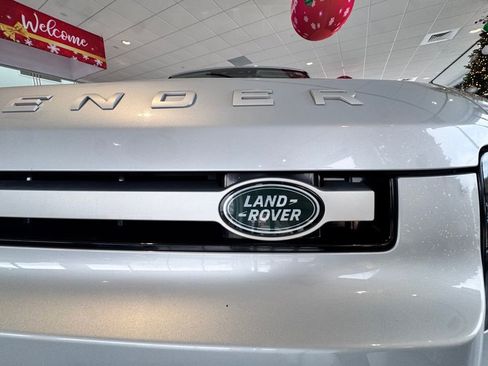 Used 2023 Land Rover Defender 110 S image 10