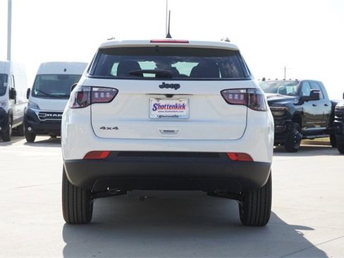 New 2026 Jeep Compass Latitude image 8