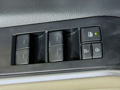 Used 2023 Toyota Highlander XLE image 14