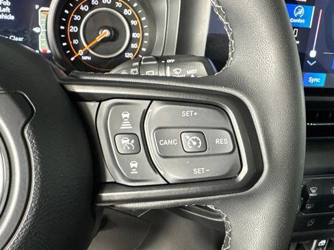 Certified 2025 Jeep Wrangler Unlimited Rubicon w/ Convenience Group AWD/4WD image 27