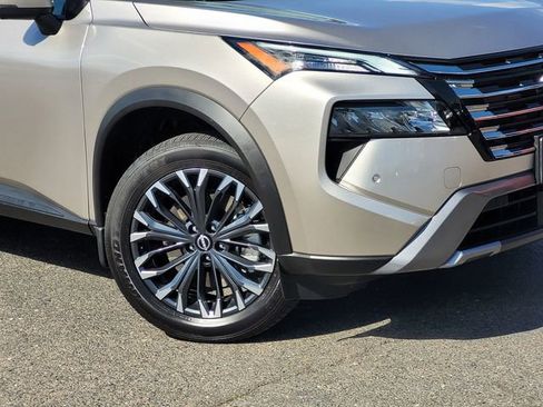 Certified 2025 Nissan Rogue SL w/ Tech Package image 9