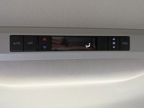 Used 2025 Toyota Sienna LE image 30