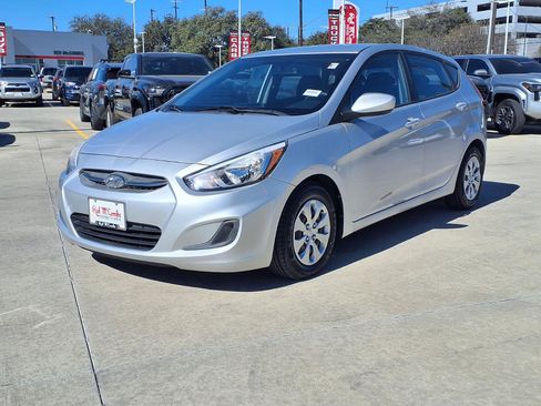 Used 2016 Hyundai Accent SE image 1