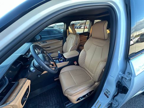 Used 2024 Jeep Grand Cherokee Summit image 12