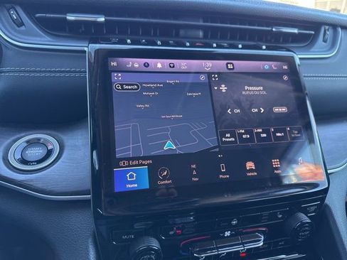 Used 2023 Jeep Grand Cherokee Limited w/ Black Appearance Package image 5