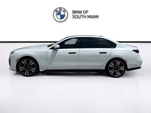 Certified 2025 BMW 740i w/ Premium Package RWD image 4