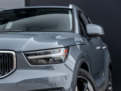 Used 2021 Volvo XC40 T5 Momentum w/ Protection Package Premier image 13