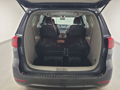 Used 2017 Kia Sedona LX w/ LX Essentials Premium Package FWD image 29