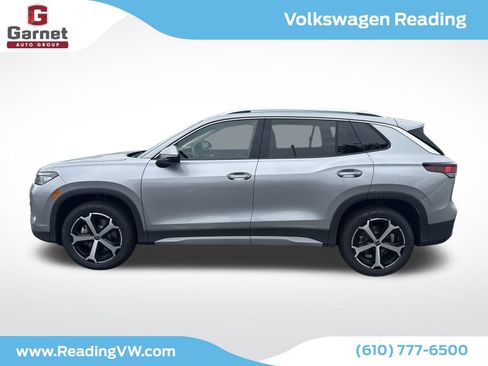 New 2025 Volkswagen Tiguan SE image 2