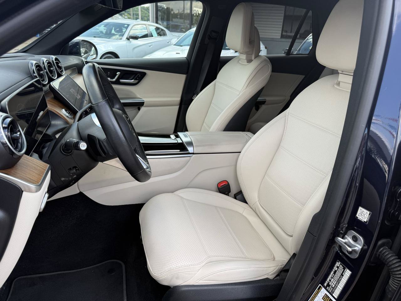 Used 2023 Mercedes-Benz GLC 300 4MATIC image 7
