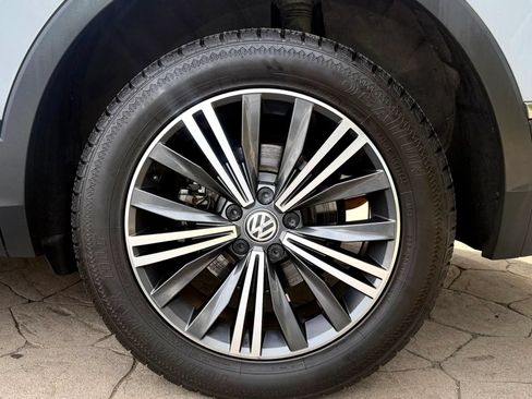 Used 2018 Volkswagen Tiguan SE w/ 18" Alloy Wheels Package FWD image 54