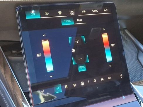 Used 2025 Cadillac Escalade Sport Platinum image 16