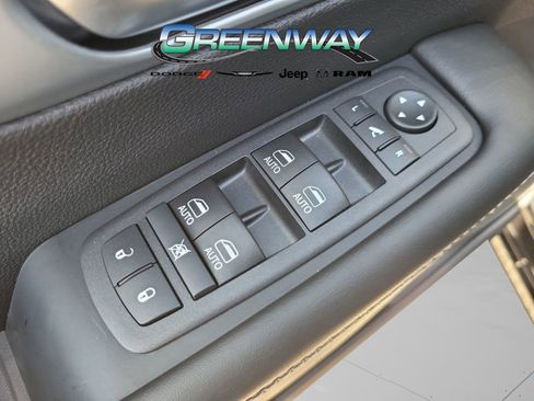 New 2026 Chrysler Pacifica Limited image 18