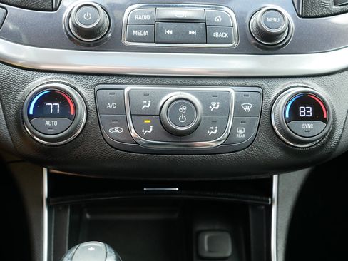 Used 2017 Chevrolet Impala LT w/ Convenience Package FWD image 23