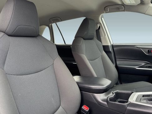 Used 2024 Toyota RAV4 LE image 31