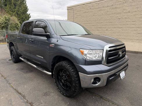 Used 2010 Toyota Tundra 4x4 CrewMax image 3