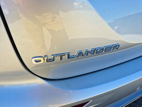 New 2026 Mitsubishi Outlander SE image 13