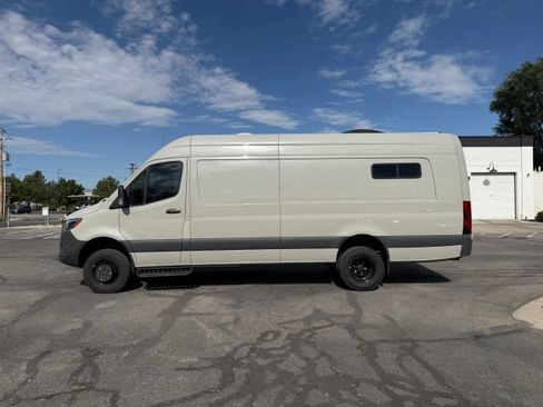 Used 2022 Mercedes-Benz Sprinter 3500 image 2
