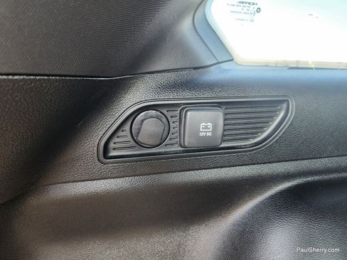 Used 2023 Jeep Grand Cherokee Altitude AWD/4WD image 12