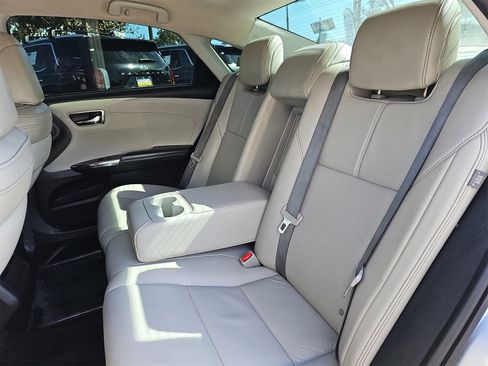 Used 2017 Toyota Avalon XLE image 12