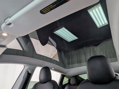 Used 2021 Tesla Model Y Performance image 16