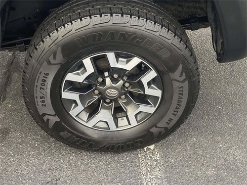 Used 2020 Toyota Tacoma TRD Off-Road image 18