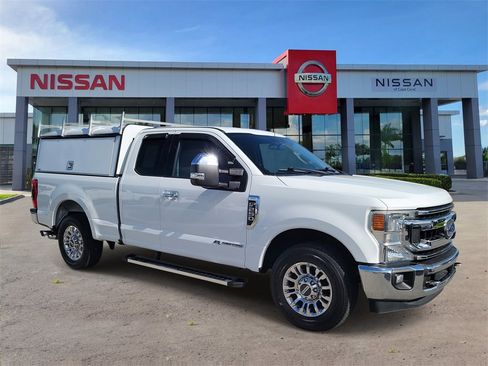 Used 2022 Ford F250 XLT w/ XLT Premium Package image 2