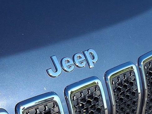Used 2020 Jeep Cherokee Latitude AWD/4WD image 30