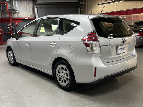 Used 2016 Toyota Prius V Three image 8