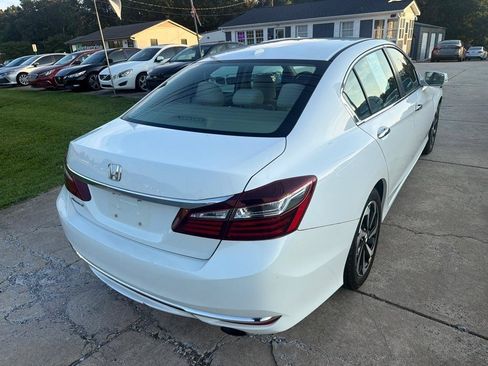 Used 2017 Honda Accord EX image 12