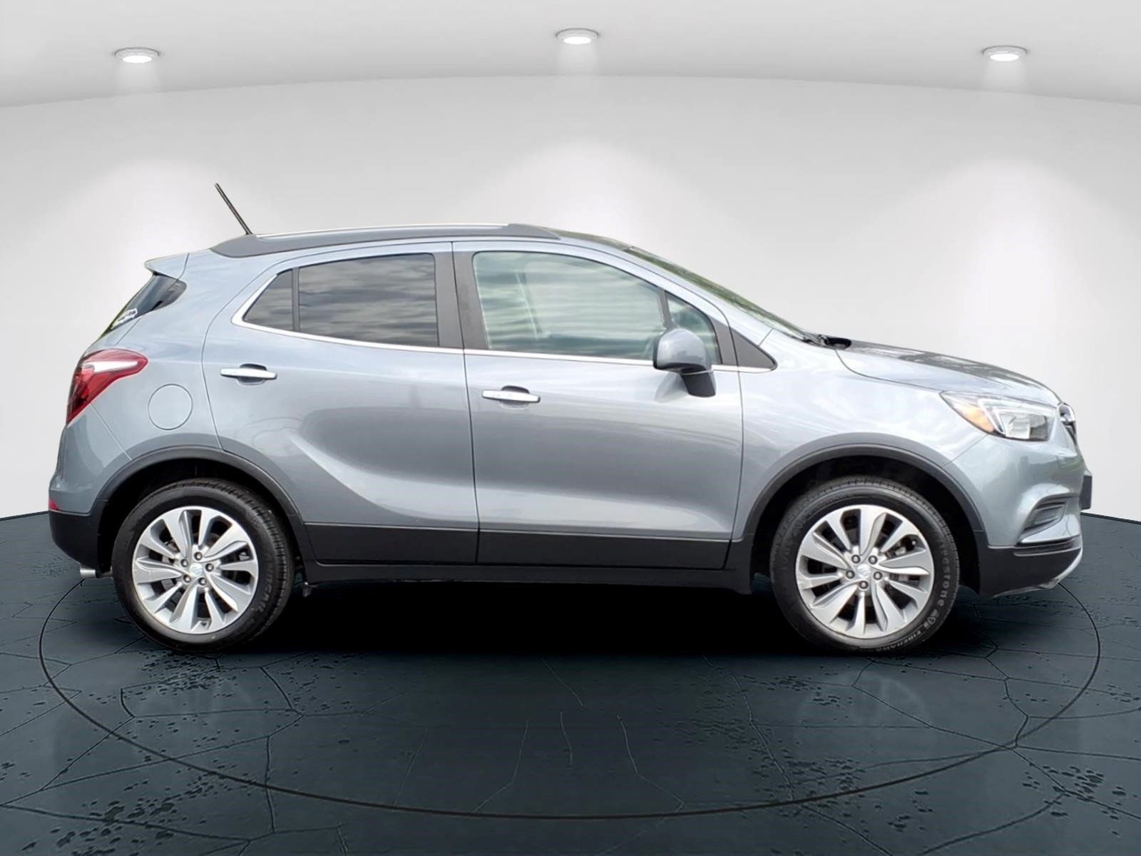 Used 2020 Buick Encore Preferred AWD/4WD image 2