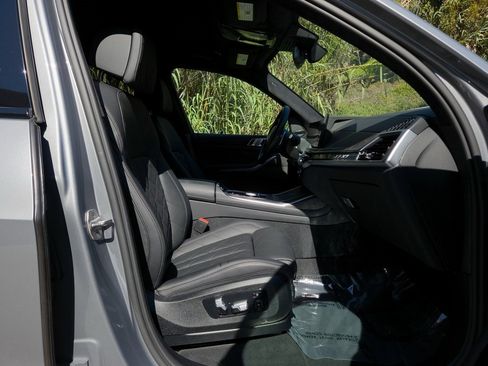 Used 2023 BMW X7 xDrive40i w/ M Sport Package image 24