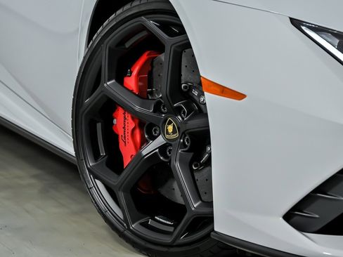 Used 2023 Lamborghini Huracan EVO RWD image 4