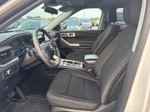 Used 2020 Ford Explorer XLT w/ Comfort Package AWD/4WD image 9