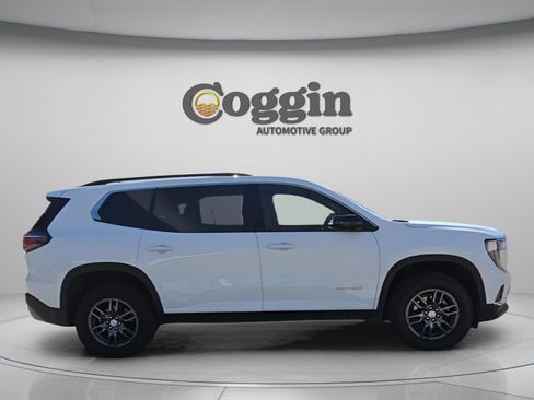 Used 2025 GMC Acadia Elevation image 9