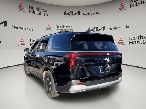 Used 2025 Kia Carnival EX image 2