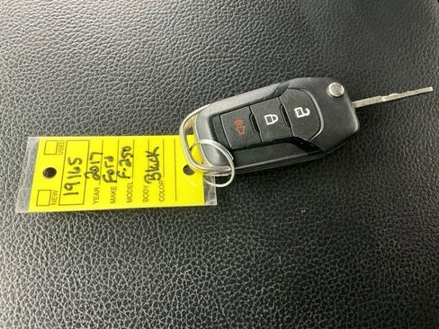 Used 2017 Ford F250 Lariat w/ FX4 Off-Road Package image 29