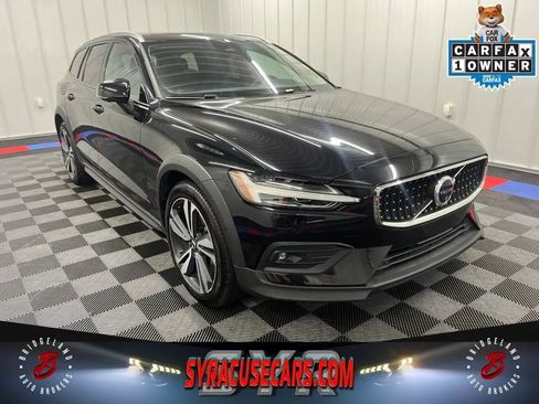 Used 2025 Volvo V60 B5 Cross Country Plus AWD/4WD image 1