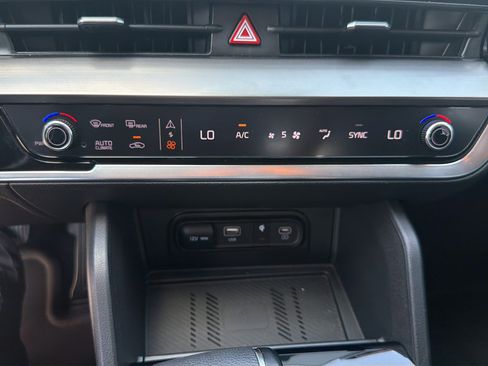 Used 2024 Kia Sportage EX FWD image 50