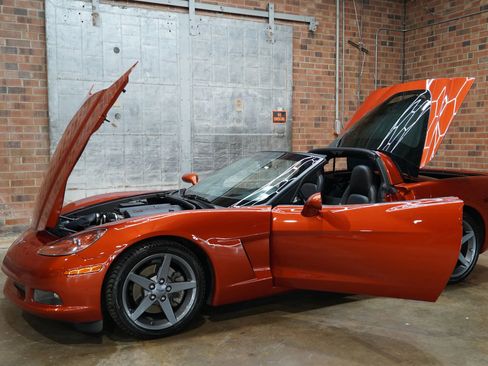Used 2006 Chevrolet Corvette Coupe w/ Preferred Equipment Group image 32