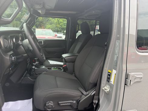 Used 2023 Jeep Wrangler Unlimited w/ Sun & Screen Package AWD/4WD image 13