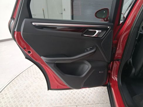 Used 2026 Porsche Macan AWD/4WD image 29