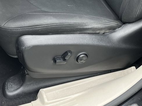 Used 2019 Chrysler Pacifica LX image 9