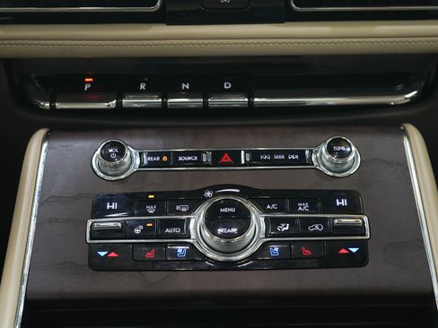 Used 2020 Lincoln Aviator Grand Touring w/ Equipment Group 301A image 22