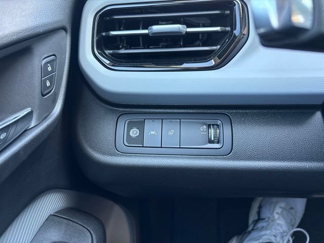 Used 2027 Chevrolet Bolt LT w/ Comfort Package FWD image 15